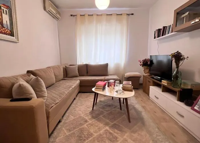 21 Dhjetori Apartment